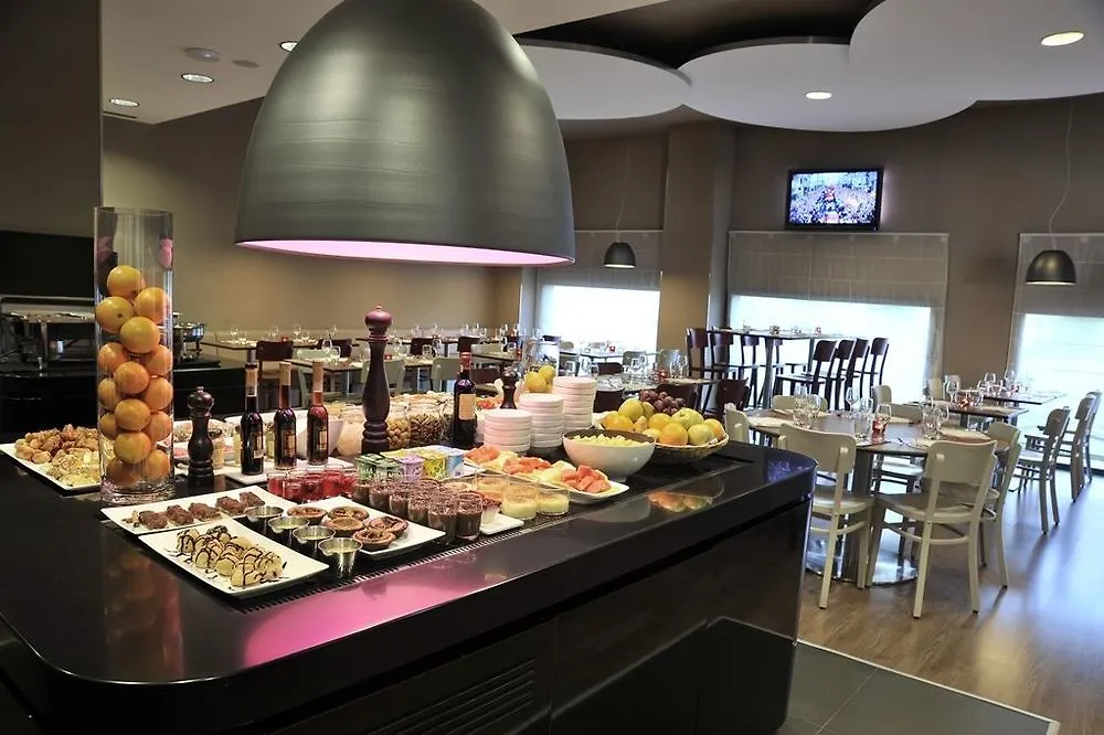 Travelodge Malaga Airport 3*,